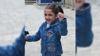 Şəhər polisi “Azadlıq!” qışqıran 5 yaşlı qızcığazla bağlı açıqlama yayıb