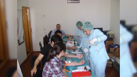 Tələbələr qanvermə aksiyasında iştirak ediblər (FOTO)