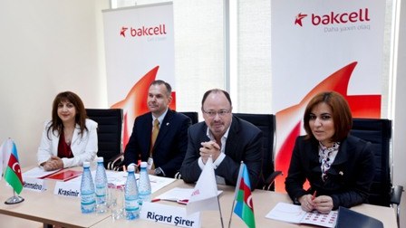 “Bakcell” konturdan manata yox, qəpiyə keçir
