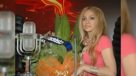 İngilis mediası Nigar Camal barədə: "O, əri Luke, qızları Jasmin və Saida ilə Londonda yaşayır"