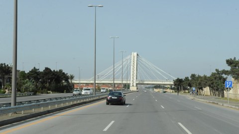 Prezident İlham Əliyev avtobusa minib Bakını gəzdi (FOTO)