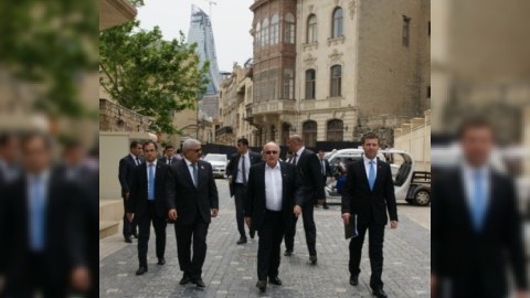 FİFA və AFFA rəhbərləri İçərişəhəri gəziblər