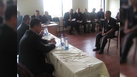 Deputat yerli məmurlarla birgə sakinləri qəbul edib