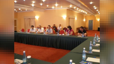 Parlament jurnalistləri deputatlarla birgə müzakirə açdılar 