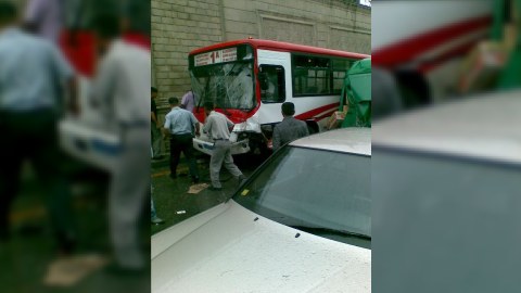 "Bağırov körpüsü"ndə qəza: 5 maşın toqquşdu, tıxac yarandı (FOTOLAR)