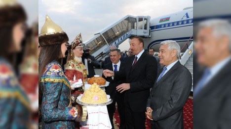 İlham Əliyev Sərkisyanla görüşmək üçün Kazana gəlib