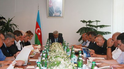 Rövnəq Abdullayev müşavirə keçirib