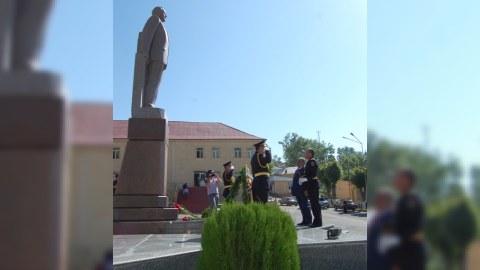 Əhəd Abıyev Ramil Usubovu təbrik edib (FOTOLAR)
