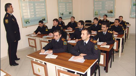 Polis Akademiyasına qəbul olunmaq istəyən abituriyentlər test imtahanı veriblər