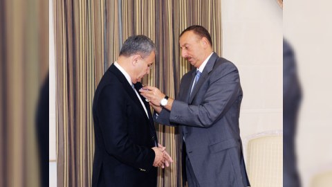İlham Əliyev “bp-Azərbaycan” şirkətinin rəhbərinə "Şöhrət" ordeni verdi
