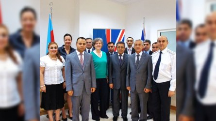 Dövlət qurumlarının mətbuat katiblərini xaricə təcrübəyə apardılar (FOTO)