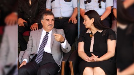 Qənirə Paşayeva bələdiyyə başçısını və valini Azərbaycana dəvət edib