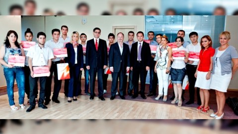 Bakcell tələbələrə sertifikatlar təqdim edib (FOTO)