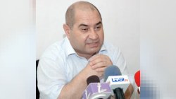 Mübariz Əhmədoğlu: “İt ağac kölgəsində yatar, elə bilər ki, kölgə özünündür”
