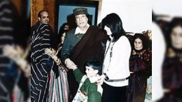Qəddafinin özü axtarılır, arvadı, qızı, iki oğlu və nəvələri isə Əlcəzairə keçiblər