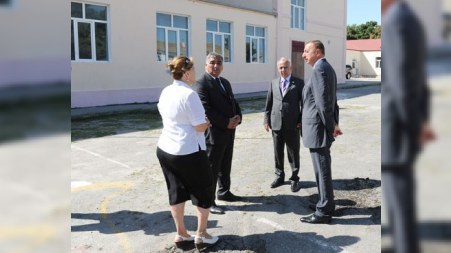 Prezident 33 və 125 nömrəli məktəblərə, 244 nömrəli uşaq bağçasına gedib