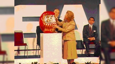 «Nissan» Böyük Britaniyada avtomobil istehsalına başlamasının 25 illiyini qeyd edir