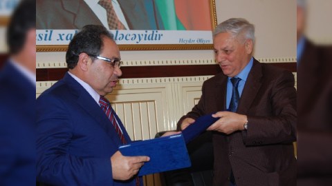 İki rektor əməkdaşlıq müqaviləsi imzaladı (FOTOLAR)