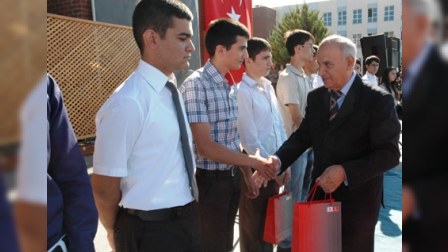 Azerfon Qafqaz Universitetinin 25 tələbəsini mükafatlandırıb