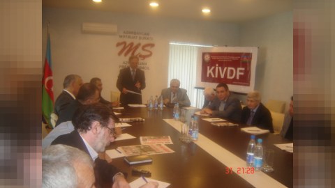 Mətbuat Şurasında qəzetlərin paxırı açıldı, Vüqar Səfərli konkret ad çəkilməsini istədi
