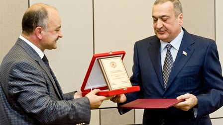 Azərbaycanlı deputata Almaniyada akademik diplomu və “Senator ulduzu” verilib (FOTOLAR)