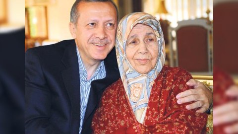 Ərdoğanın anası vəfat etdi