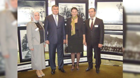 Qənirə Paşayeva  Ahıska türkləri ilə görüşüb