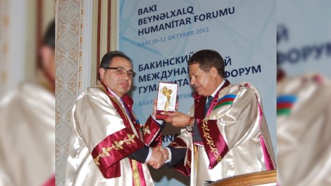 Barak Obamanın məsləhətçisinə Bakıda fəxri doktor adı verildi (FOTO)