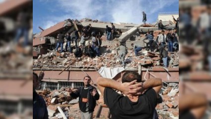 Türkiyədəki zəlzələdə ölənlərin sayı 550-ə çatıb