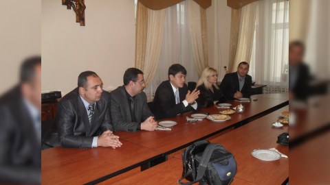 Türk döyüş idman federasiyasının rəhbərləri Bakıda deputatla görüşüblər