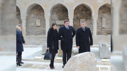 Tiflisin meri İçərişəhərdə təzə təndir çörəyinə qonaq edilib (FOTO)