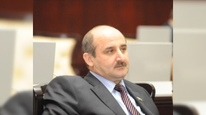 Deputatlar ikinci köməkçi, amma ən çox da xidməti avtomobil istəyirlər