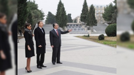Prezident Sumqayıtda bir qrup şəxsə mənzil orderi verib