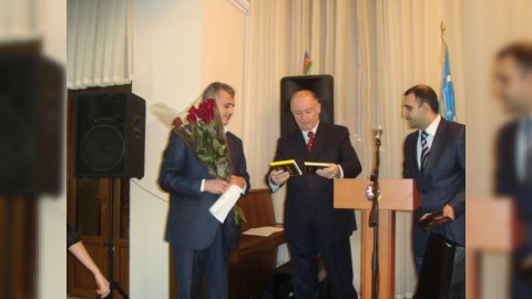 Namiq Abbasov diaspor fəallarını mükafatlandırıb - FOTOLAR