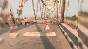 Kürün üzərindəki körpü uçub, magistral yol bağlanıb