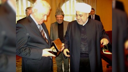 Allahşükür Paşazadədən gürcülərə xəbərdarlıq: “Onlar ac olanda sizə yalvaracaqlar, tox olanda isə...”