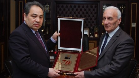 Abel Məhərrəmov Cahangir Məmmədlini təbrik edib - FOTOLAR