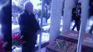 İsa Qəmbər M.Ə.Rəsulzadənin məzarını ziyarət edib