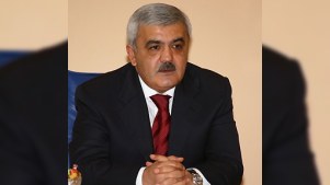 Rövnəq Abdullayev prezidentliyə namizədliyini irəli sürdü