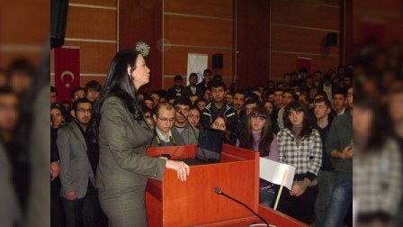 Qənirə Paşayeva  Pamukkale Universitetində Xocalı qətliamından danışıb