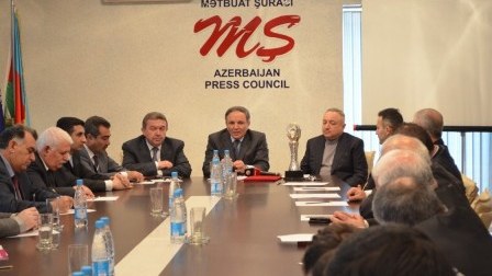 Kinorejissor Vaqif Mustafayev Mətbuat Şurasından mükafat aldı
