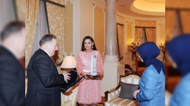 Mehriban Əliyevaya “Türk Dünyasına xidmət” mükafatı verilib - FOTO