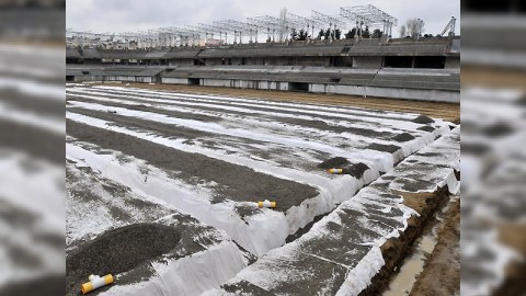 Bakının 8-ci kilometr qəsəbəsində yeni stadion tikilir - FOTOLAR