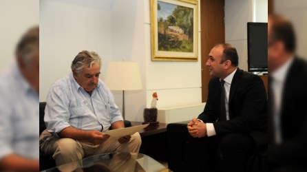 Azərbaycanın iki ölkədəki səfiri etimadnaməsini prezidentə təqdim edib