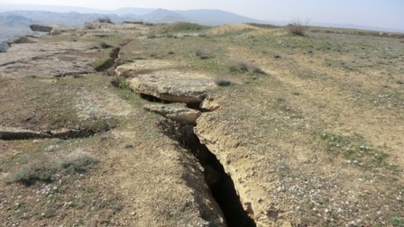 Qobustan qoruğundakı çatlamanın səbəbi açıqlandı