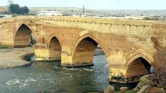 “Qırmızı körpü” təmir edilir