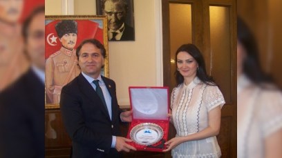 Qənirə Paşayeva daha bir mükafatla təltif edilib