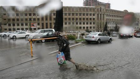 Bakı 2 saatlıq yağışdan sonra – FOTOLAR