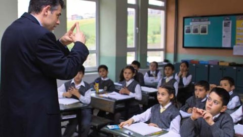 Həyəcan: Orta məktəblərimiz kişi müəllimləri itirib  - STATİSTİKA 