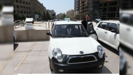 Nazir 11 nəfər Çernobıl əlilinə avtomobil verdi